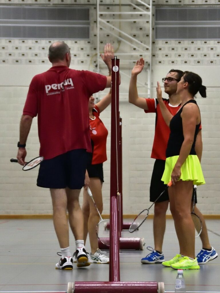 Badminton spelen bij BC De Valkaart in Oostkamp